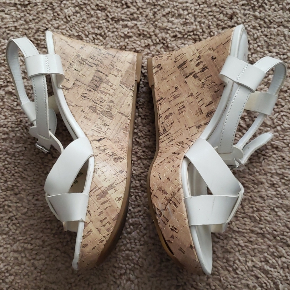 Chaps White Wedge Sandals Strappy Ankle Strap Womens Size 6 - Picture 2 of 14